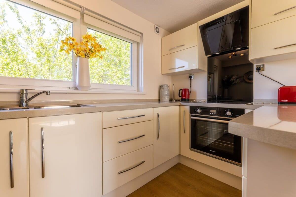 Stunning City Centre 1 Bed With Free Parking Глазгоу Екстериор снимка